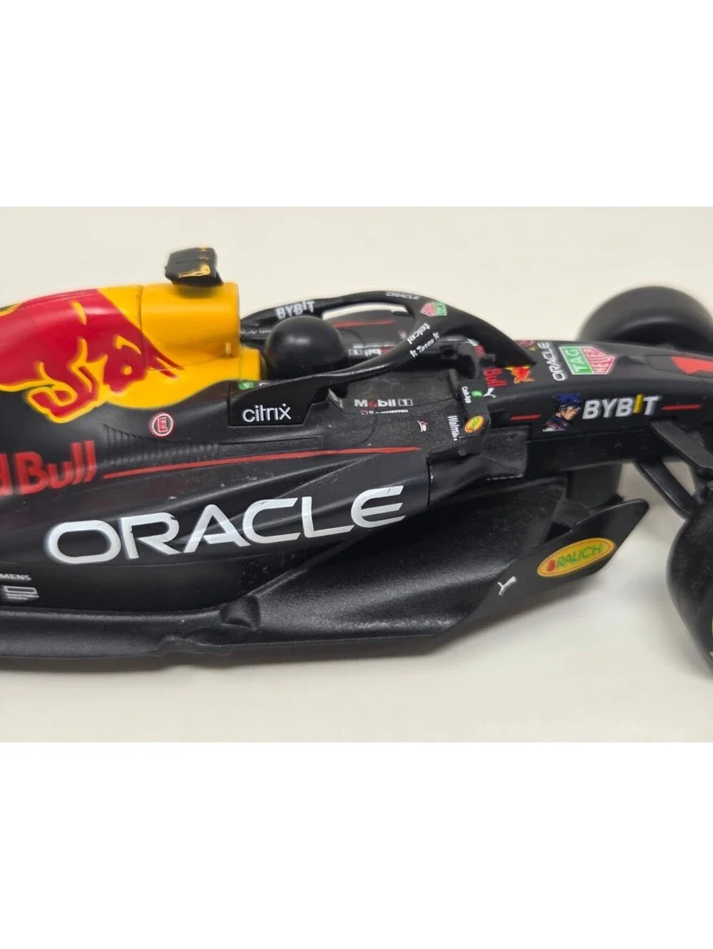 Maisto Oracle Red Bull Racing RB18 2022 F1 RC Car 1:24 Scale Max Verstappen
